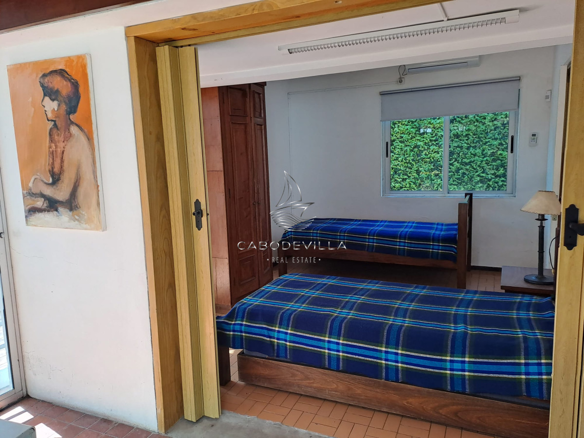 Casa ID.276 - En venta y alquiler casa de 3 dormitorios mas dependencia en Punta del Este, Playa Mansa 