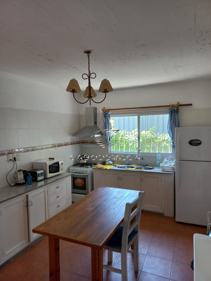 Casa ID.120 - Casa de 4 dormitorios + dependencia de servicio en alquiler Montoya la Barra