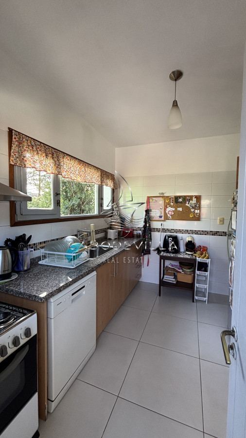 Casa ID.698 - Casa de 3 dormitorios más dependencia de servicio en alquiler anual Punta del Este 