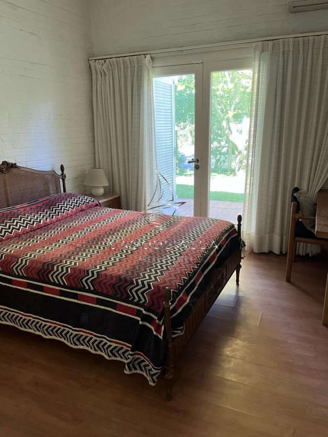 Casa ID.276 - En venta y alquiler casa de 3 dormitorios mas dependencia en Punta del Este, Playa Mansa 