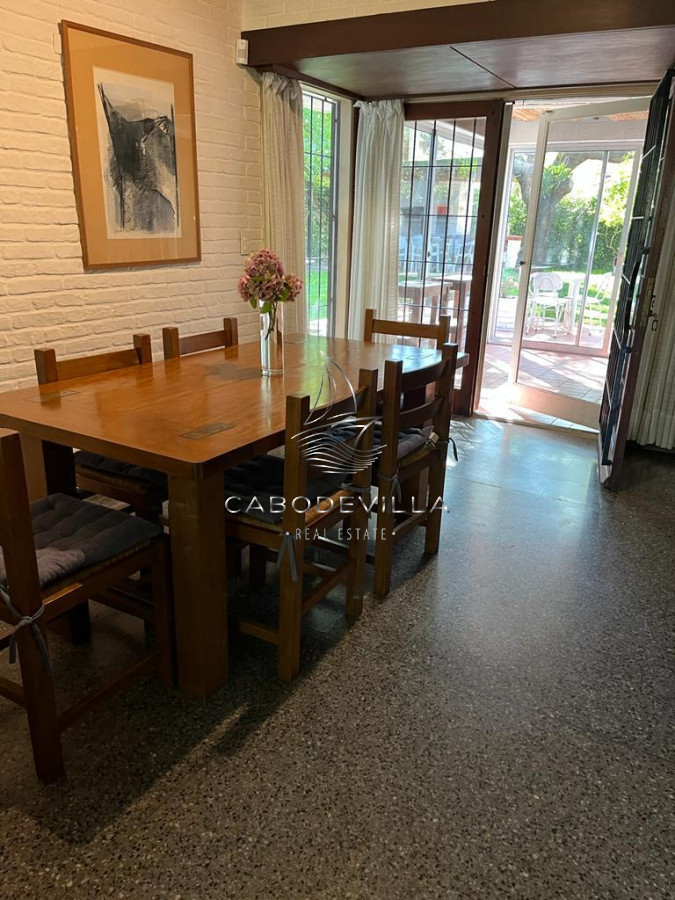 Casa ID.276 - En venta y alquiler casa de 3 dormitorios mas dependencia en Punta del Este, Playa Mansa 