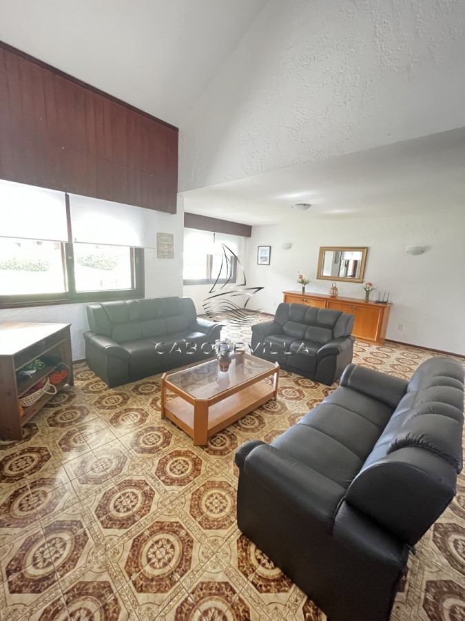 Casa ID.252 - Alquiler anual de casa de 3 dormitorios mas dependencia de servicio en Aidy Grill Punta del Este 