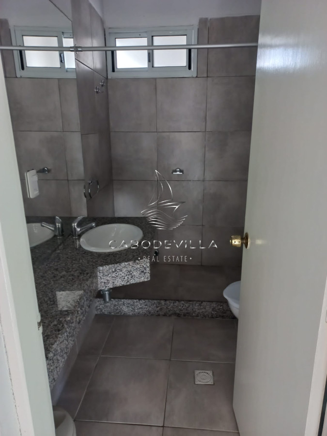 Casa ID.120 - Casa de 4 dormitorios + dependencia de servicio en alquiler Montoya la Barra