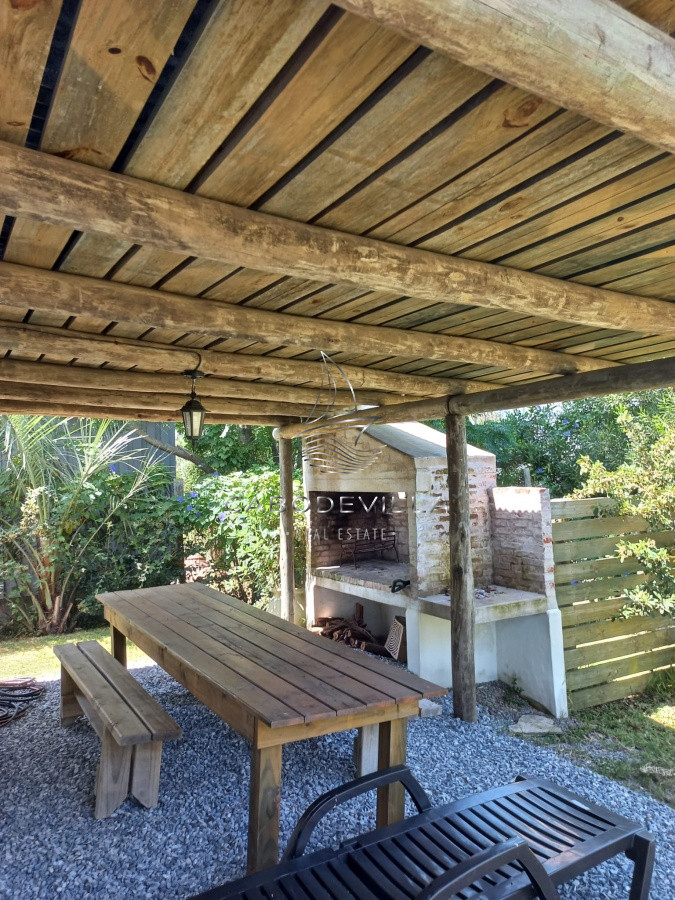 Casa ID.120 - Casa de 4 dormitorios + dependencia de servicio en alquiler Montoya la Barra