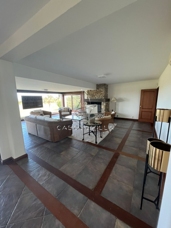 Casa ID.200 - Casa de 5 dormitorios playa brava Punta del Este 