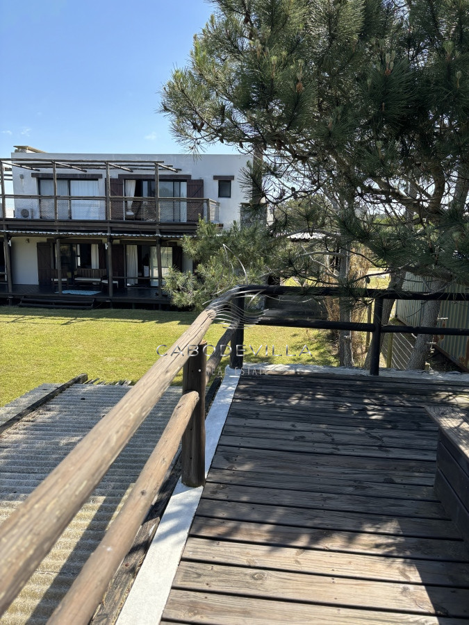 Casa ID.209 - Casa en venta y alquiler de 4 dormitorios con piscina climatizada José Ignacio Punta del Este 