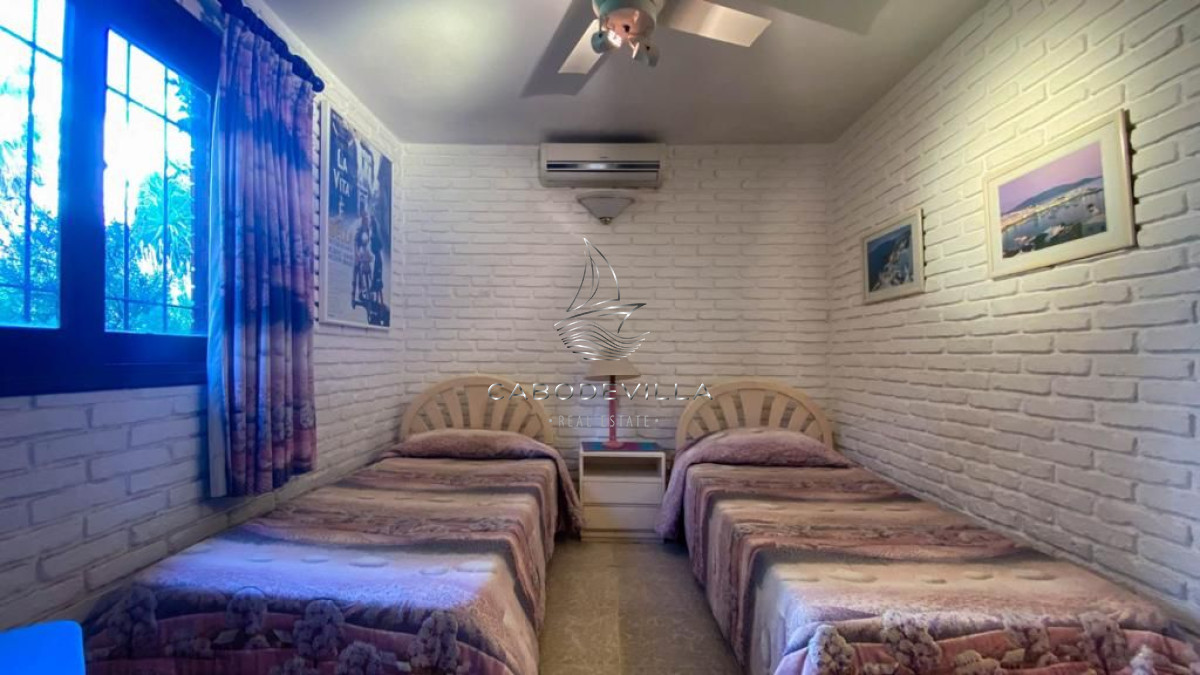 Casa ID.18 - En venta y alquiler casa de 4 dormitorios, Playa Mansa