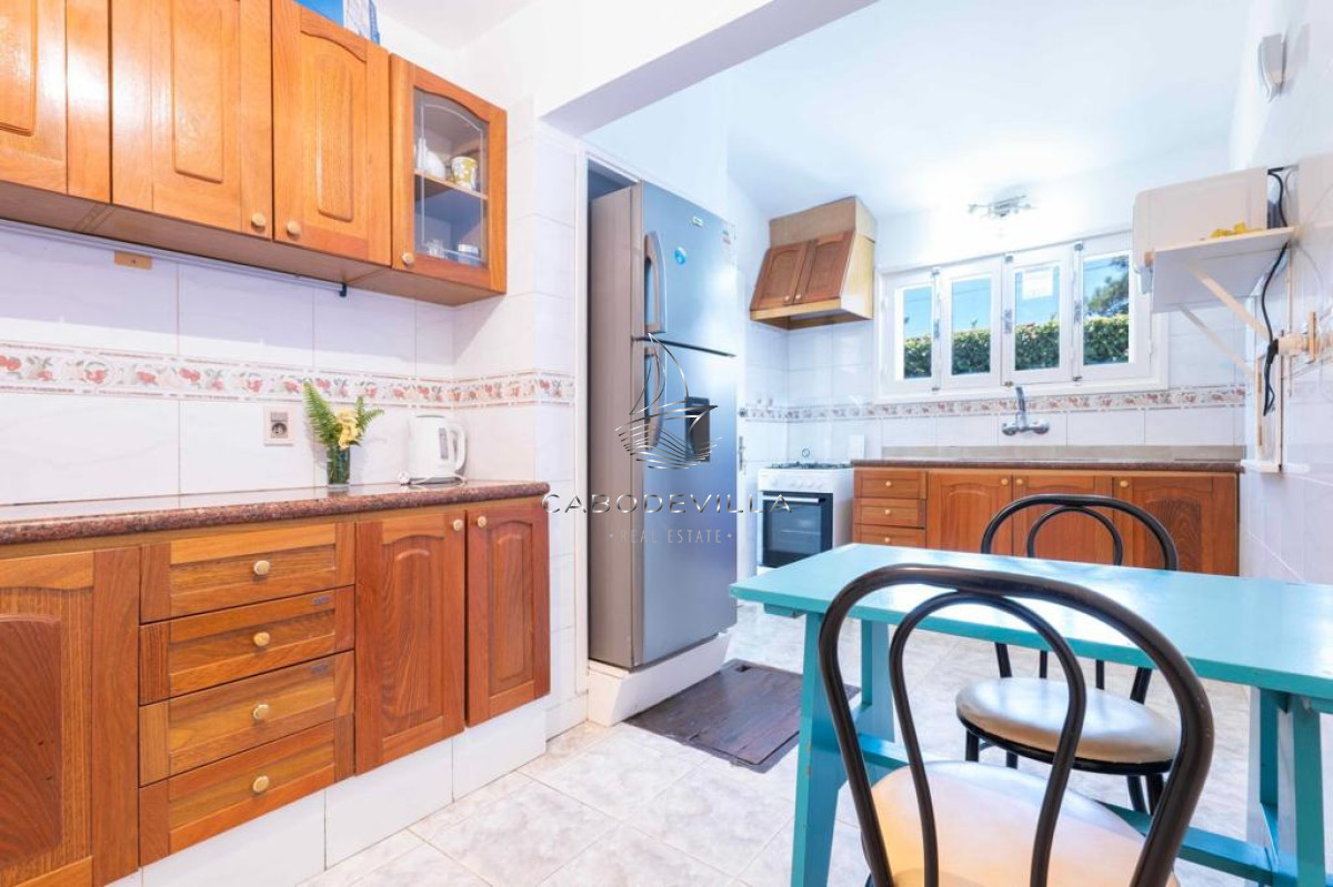 Casa ID.407 - En alquiler casa de 3 dormitorios más dependencia de servicio Punta del Este 