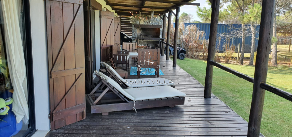 Casa ID.209 - Casa en venta y alquiler de 4 dormitorios con piscina climatizada José Ignacio Punta del Este 