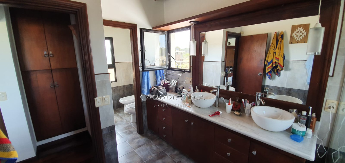 Casa ID.209 - Casa en venta y alquiler de 4 dormitorios con piscina climatizada José Ignacio Punta del Este 