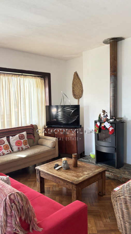 Casa ID.698 - Casa de 3 dormitorios más dependencia de servicio en alquiler anual Punta del Este 