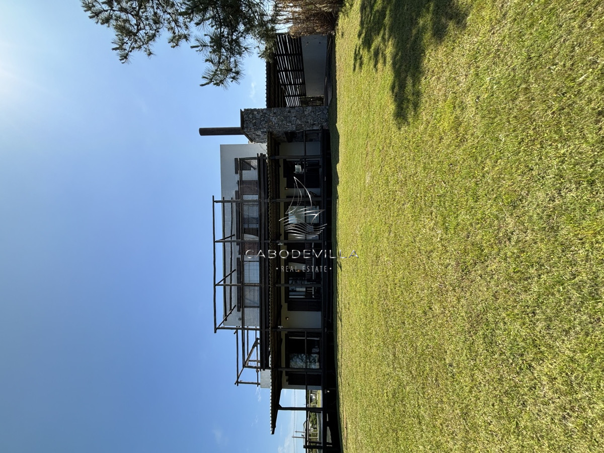 Casa ID.209 - Casa en venta y alquiler de 4 dormitorios con piscina climatizada José Ignacio Punta del Este 