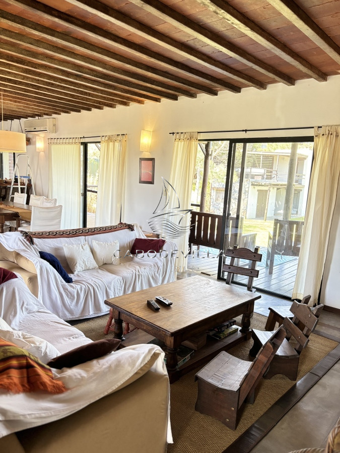 Casa ID.209 - Casa en venta y alquiler de 4 dormitorios con piscina climatizada José Ignacio Punta del Este 
