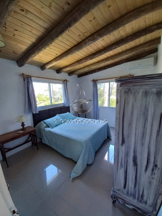 Casa ID.120 - Casa de 4 dormitorios + dependencia de servicio en alquiler Montoya la Barra