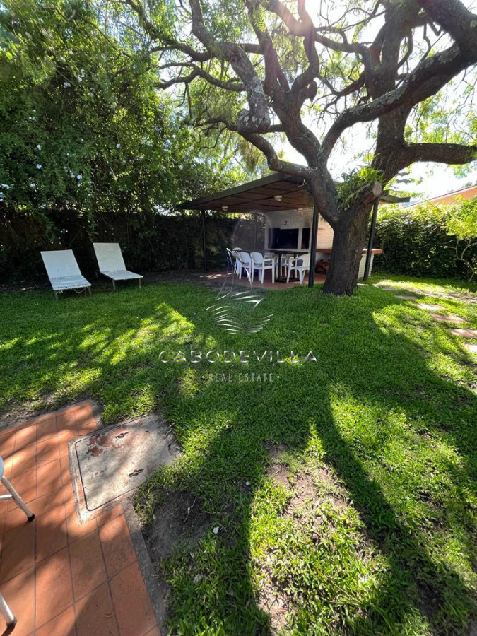 Casa ID.276 - En venta y alquiler casa de 3 dormitorios mas dependencia en Punta del Este, Playa Mansa 