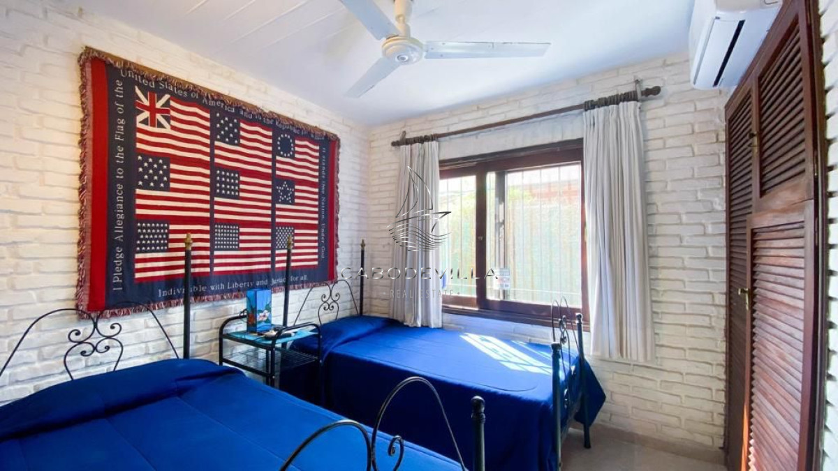 Casa ID.18 - En venta y alquiler casa de 4 dormitorios, Playa Mansa