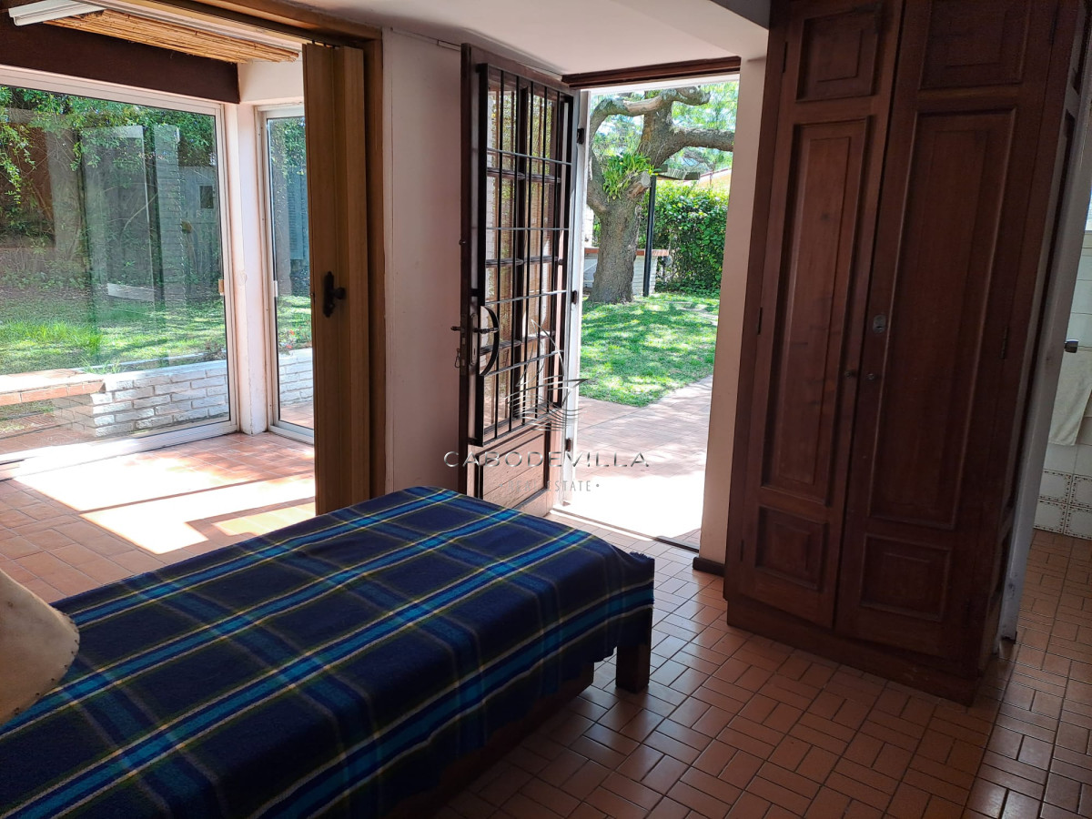 Casa ID.276 - En venta y alquiler casa de 3 dormitorios mas dependencia en Punta del Este, Playa Mansa 