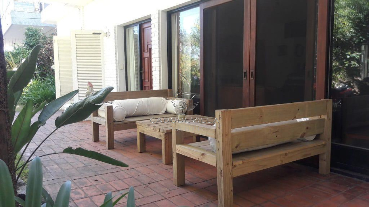 Casa ID.276 - En venta y alquiler casa de 3 dormitorios mas dependencia en Punta del Este, Playa Mansa 