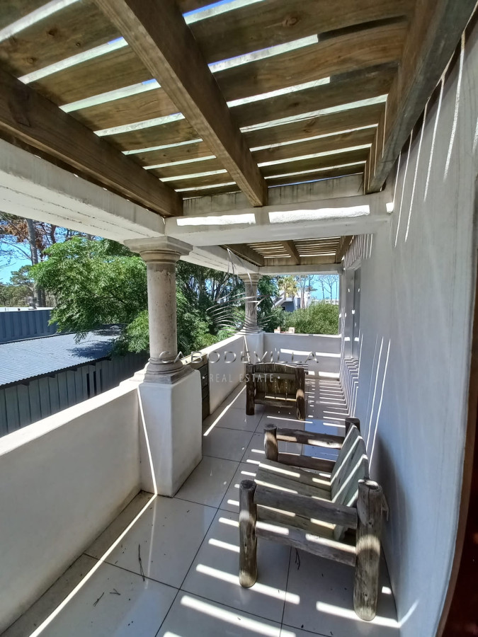 Casa ID.120 - Casa de 4 dormitorios + dependencia de servicio en alquiler Montoya la Barra