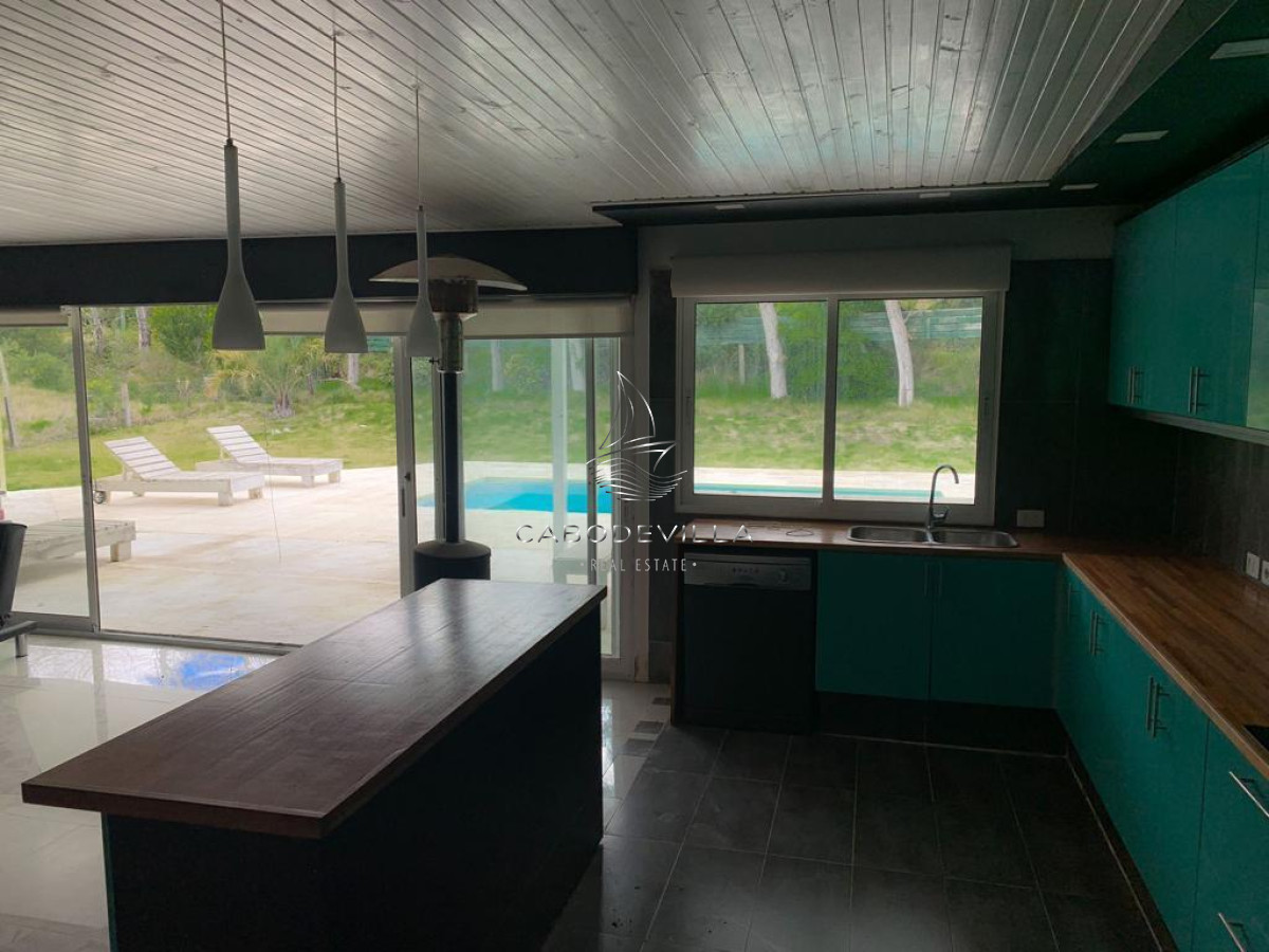 Casa ID.206 - En venta casa de 4 dormitorios, piscina Punta Ballena