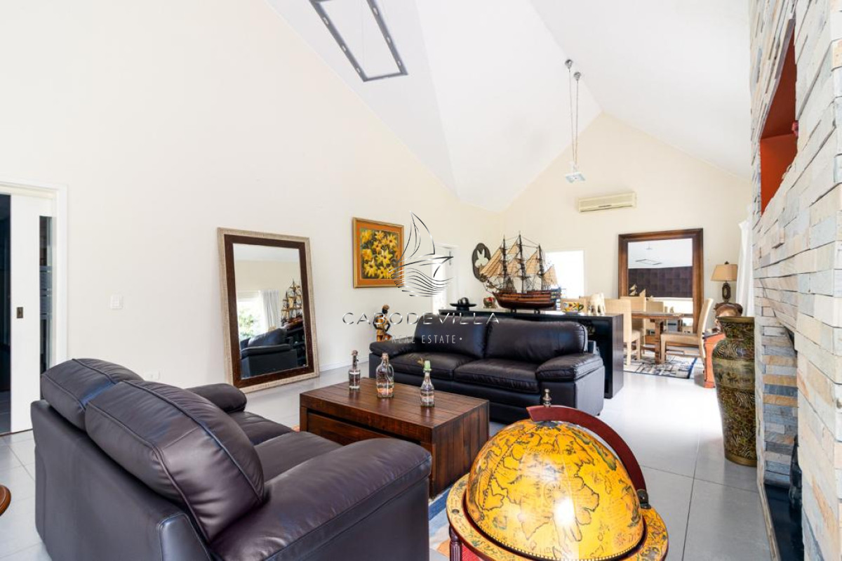Casa ID.79 - Venta y Alquiler anual casa de 5 dormitorios con piscina climatizada Punta del Este 