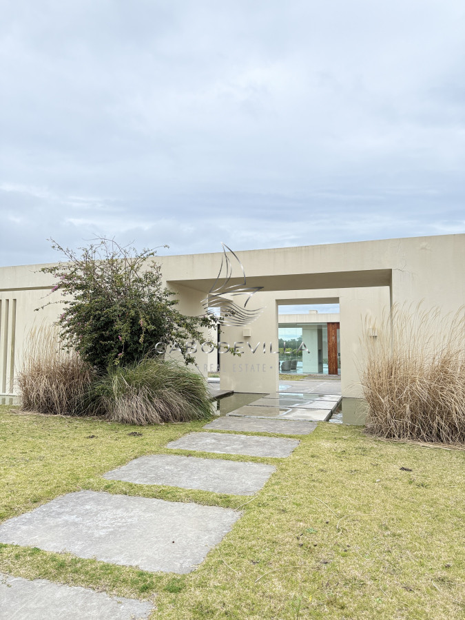 Casa ID.870 - En venta y alquiler Chacra en Manantiales 