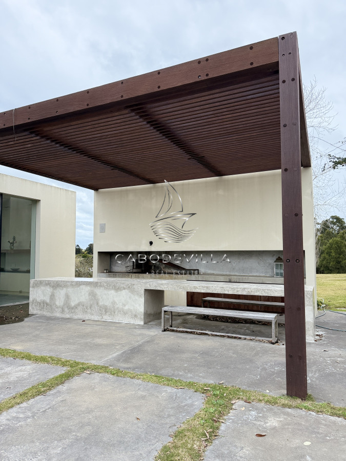 Casa ID.870 - En venta y alquiler Chacra en Manantiales 