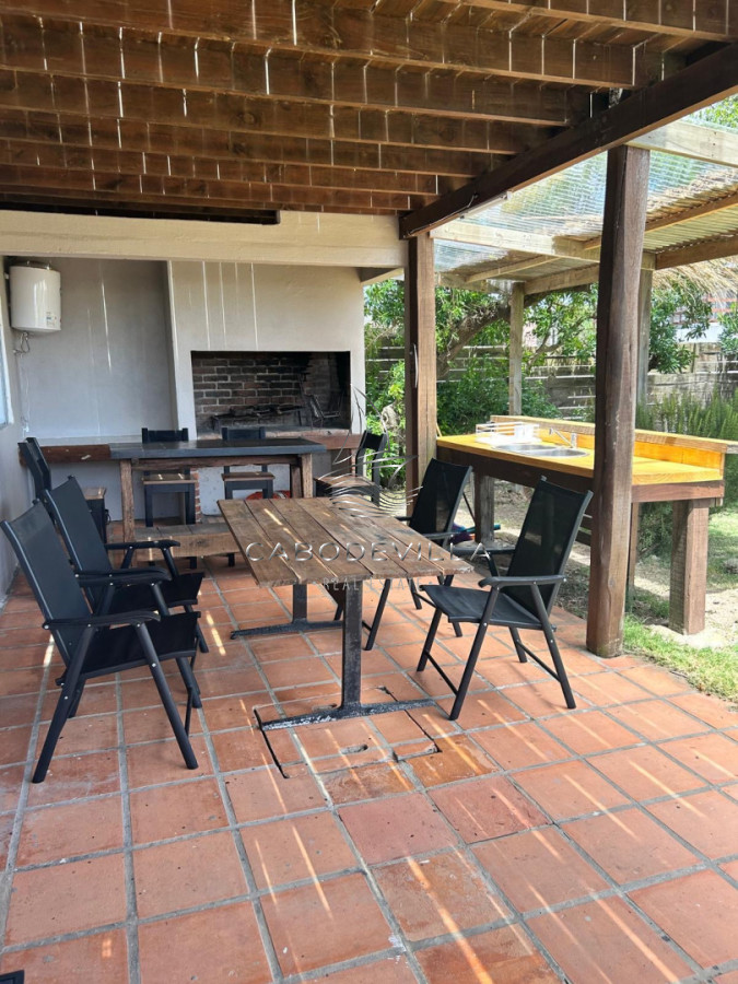 Casa ID.1084 - Casa de 3 dormitorios y 2 baños - Balneario Bs