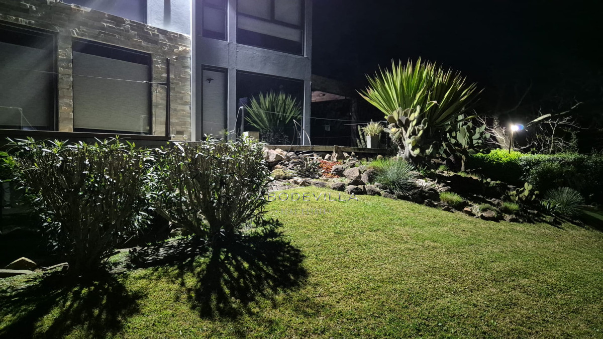 Casa ID.812 - Muy sólida construcción en Parada 26 Playa Brava