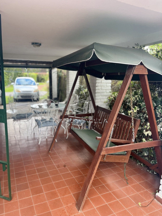 Casa ID.240 - Casa en alquiler  3 dormitorios más dependencia de servicio Pinares Punta del Este