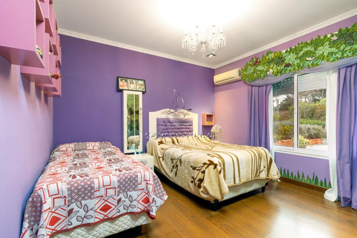 Casa ID.79 - Venta y Alquiler anual casa de 5 dormitorios con piscina climatizada Punta del Este 