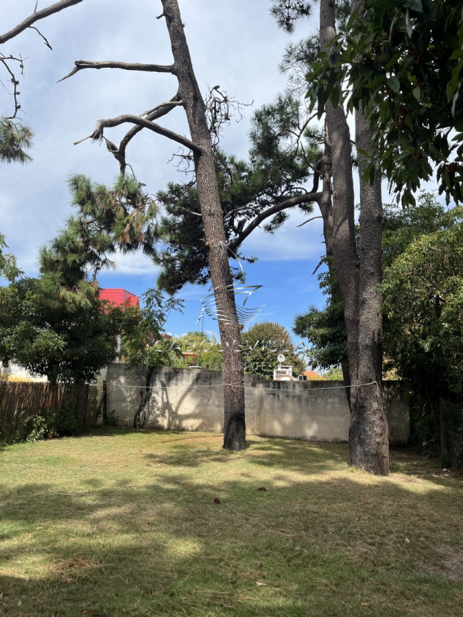 Casa ID.252 - Alquiler anual de casa de 3 dormitorios mas dependencia de servicio en Aidy Grill Punta del Este 