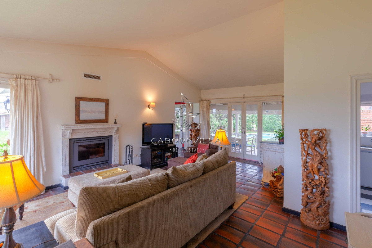 Casa ID.842 - Alquiler temporal casa de 4 dormitorios mas dependencia de servicio 