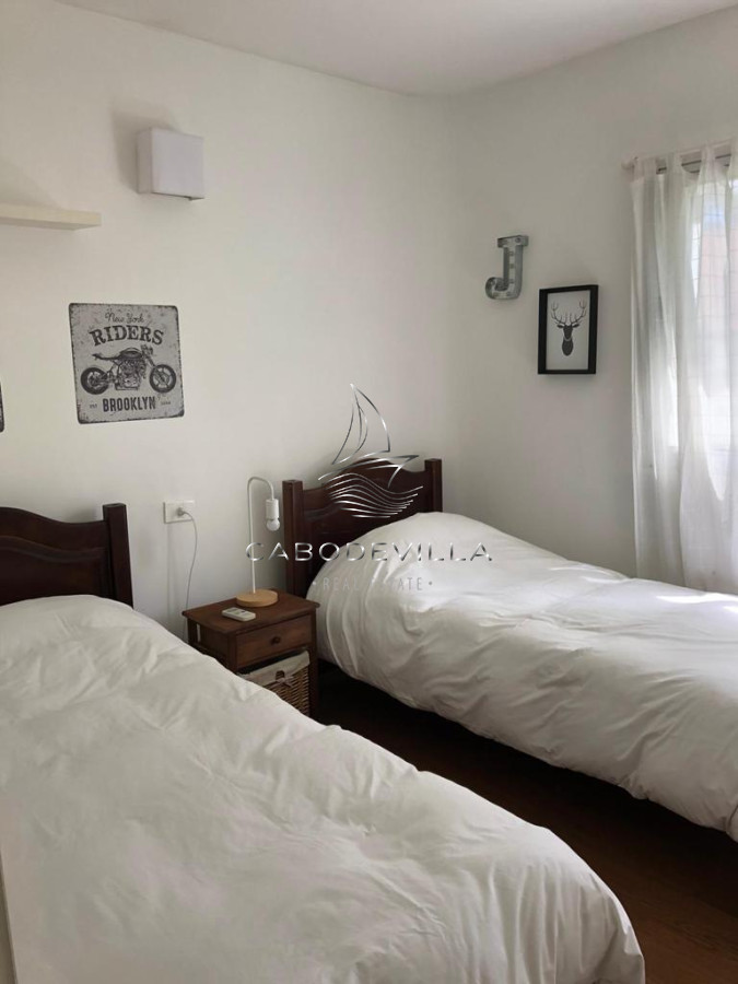 Casa ID.19 - En alquiler  reveión casa de 5 dormitorios, Punta del Este 