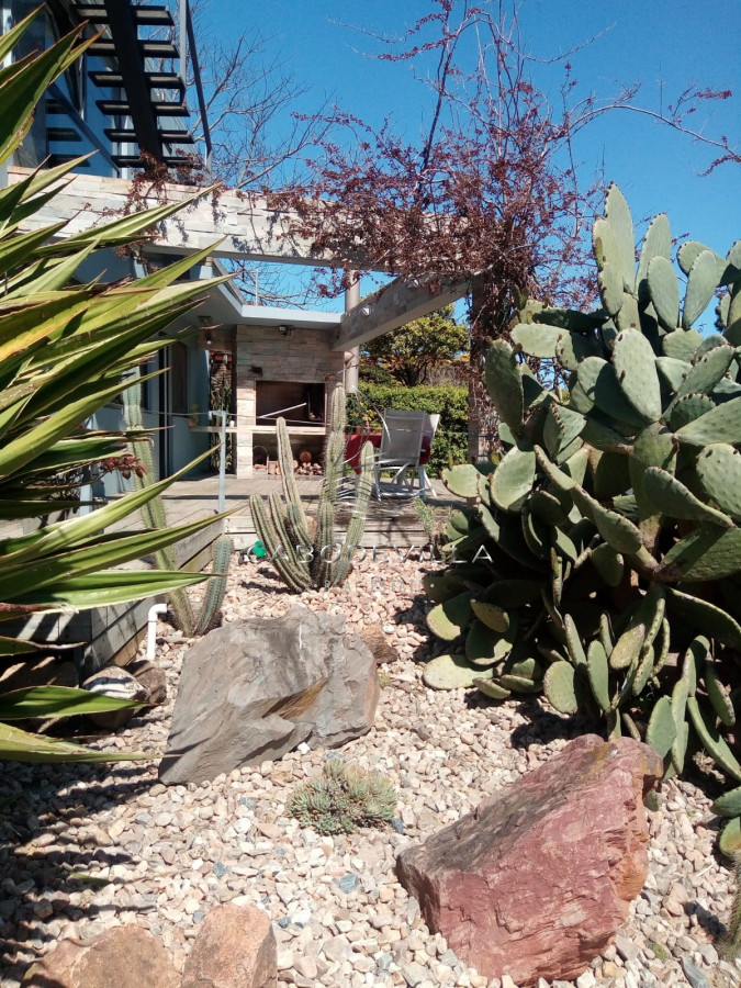 Casa ID.812 - Muy sólida construcción en Parada 26 Playa Brava