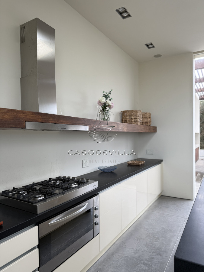 Casa ID.870 - En venta y alquiler Chacra en Manantiales 