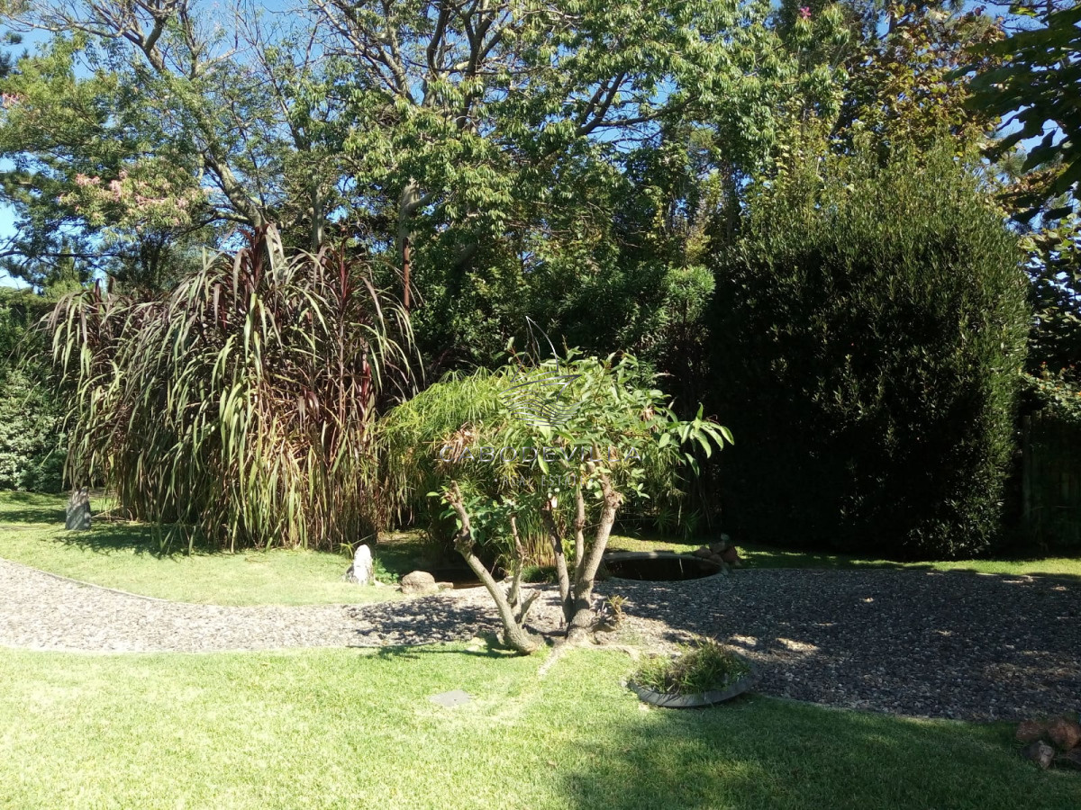 Casa ID.812 - Muy sólida construcción en Parada 26 Playa Brava