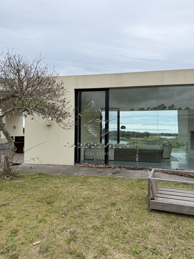 Casa ID.870 - En venta y alquiler Chacra en Manantiales 