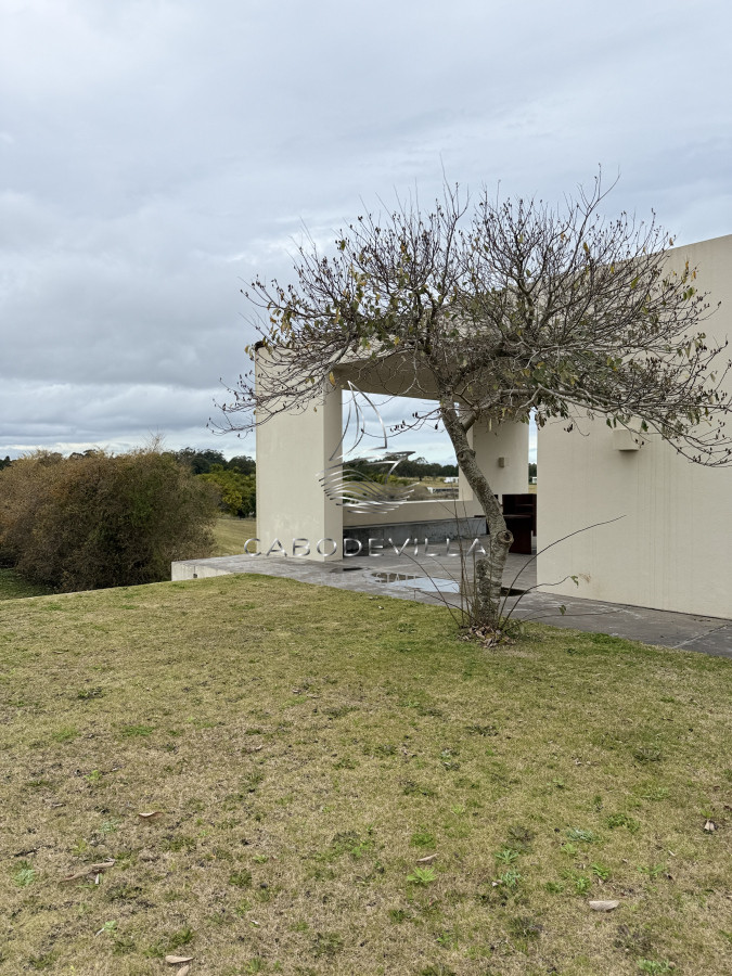 Casa ID.870 - En venta y alquiler Chacra en Manantiales 