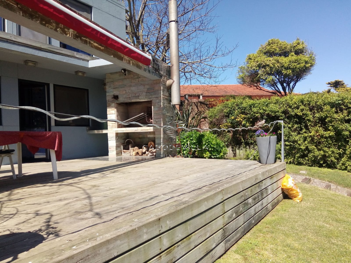 Casa ID.812 - Muy sólida construcción en Parada 26 Playa Brava