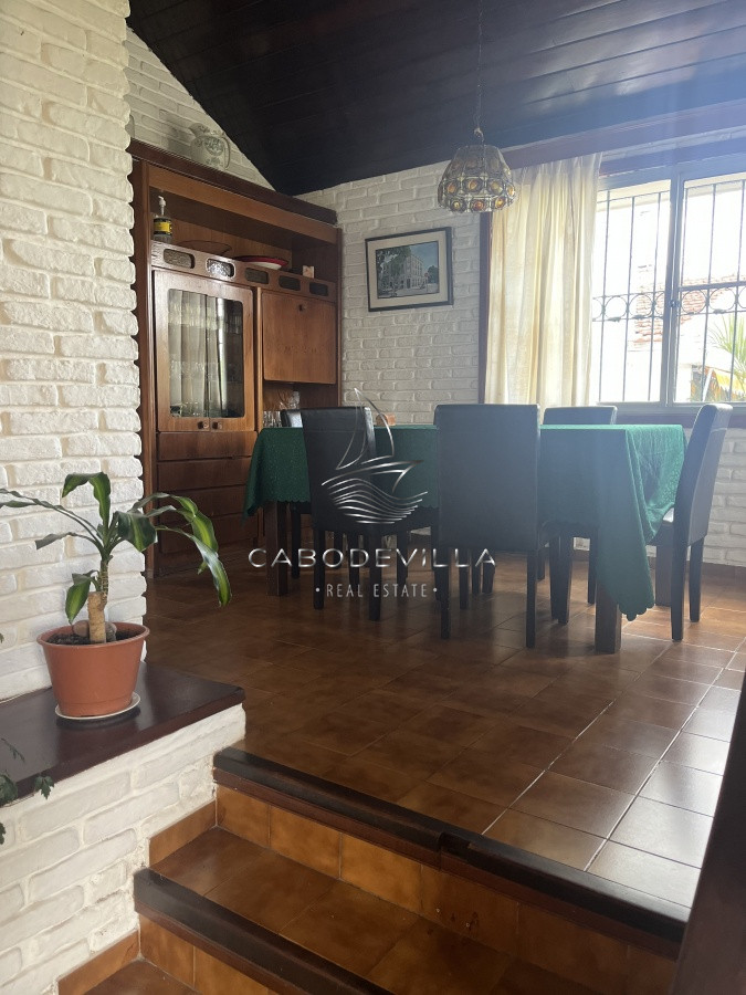 Casa ID.240 - Casa en alquiler  3 dormitorios más dependencia de servicio Pinares Punta del Este