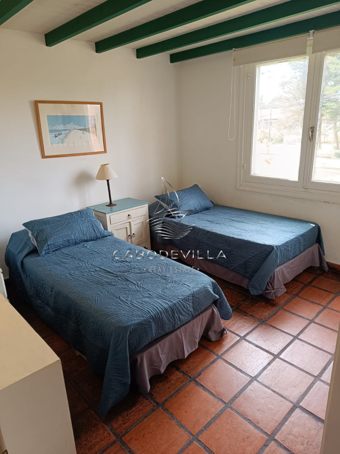 Casa ID.842 - Alquiler temporal casa de 4 dormitorios mas dependencia de servicio 