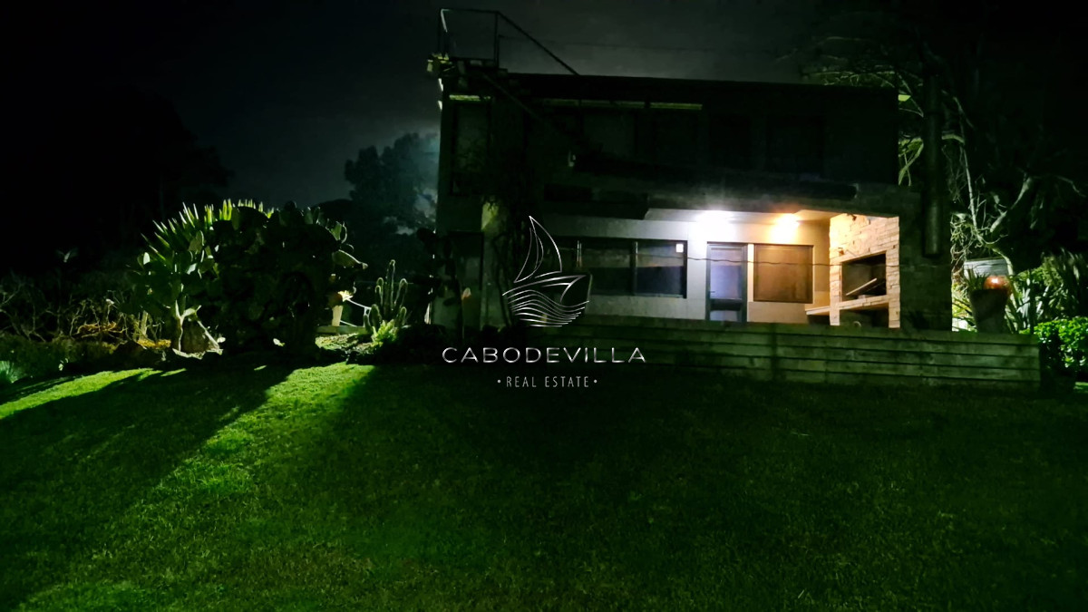 Casa ID.812 - Muy sólida construcción en Parada 26 Playa Brava