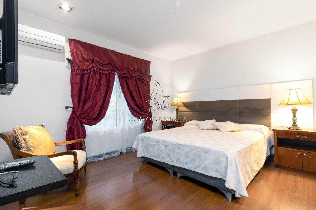 Casa ID.79 - Venta y Alquiler anual casa de 5 dormitorios con piscina climatizada Punta del Este 