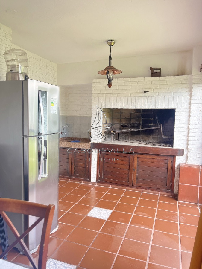 Casa ID.240 - Casa en alquiler  3 dormitorios más dependencia de servicio Pinares Punta del Este
