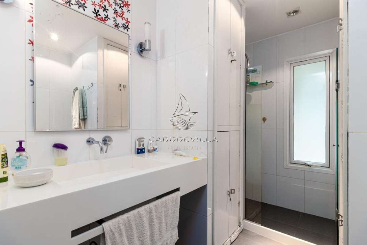Casa ID.79 - Venta y Alquiler anual casa de 5 dormitorios con piscina climatizada Punta del Este 