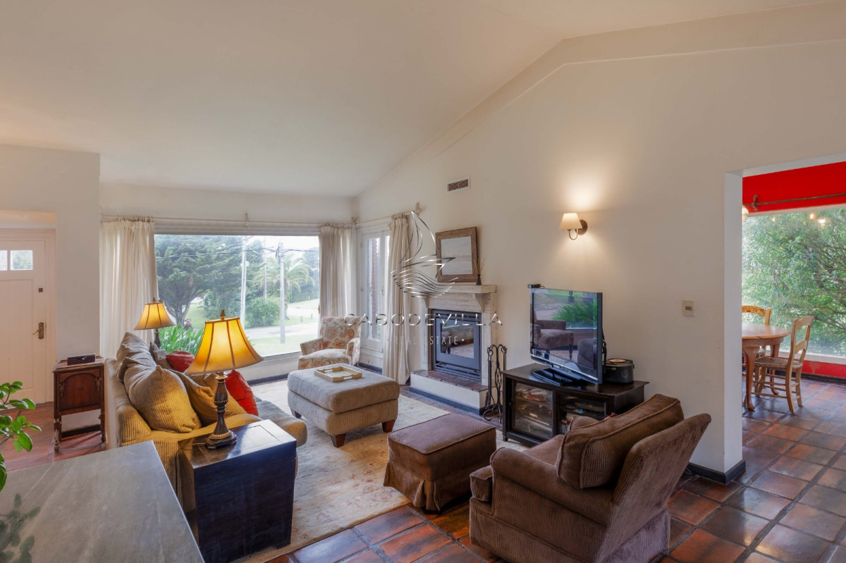 Casa ID.842 - Alquiler temporal casa de 4 dormitorios mas dependencia de servicio 