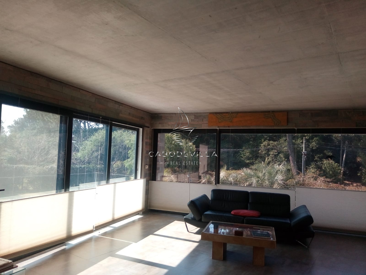 Casa ID.812 - Muy sólida construcción en Parada 26 Playa Brava