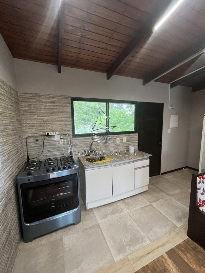Casa ID.268 - En venta y alquiler anual casa de 4 dormitorios más dependencia de servicio Punta del Este 