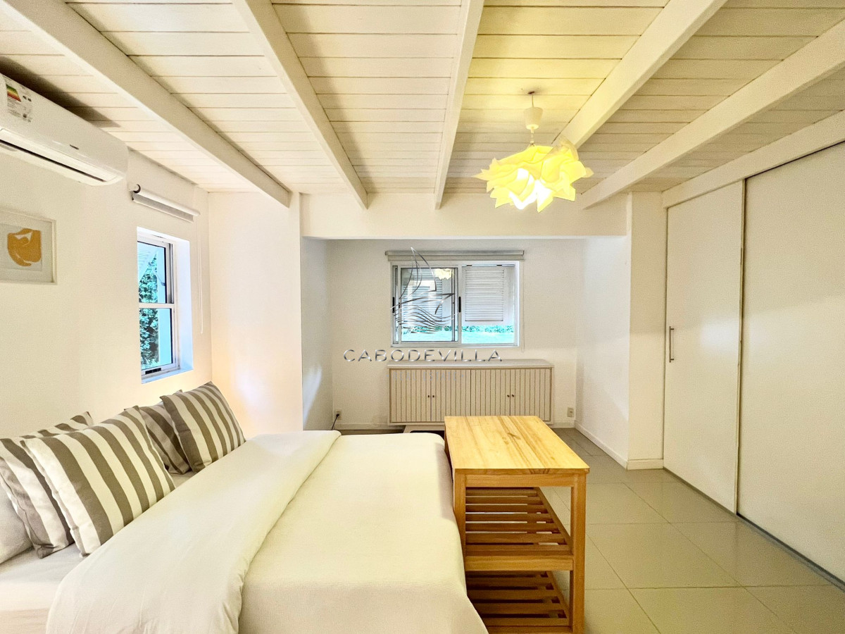 Casa ID.617 - En venta y alquiler anual hermosa casa en Punta ballena de 4 dormitorios 